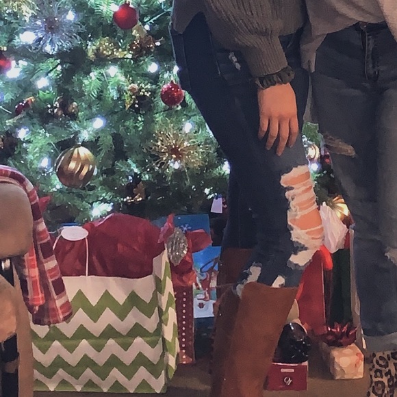 American Eagle Distressed Skinny Jeans - Picture 1 of 2